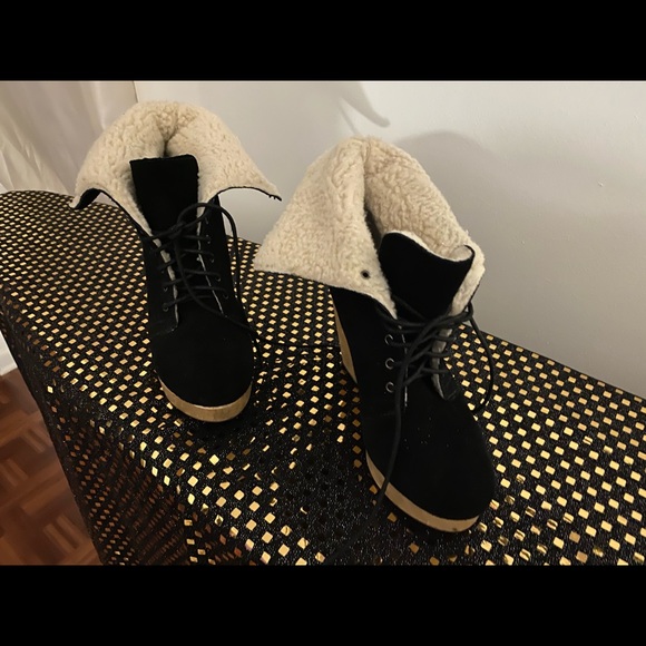 Boots - Picture 2 of 3